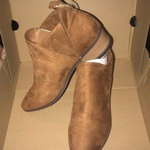 *NWT* American Eagle Faux Suede Booties w/ Box